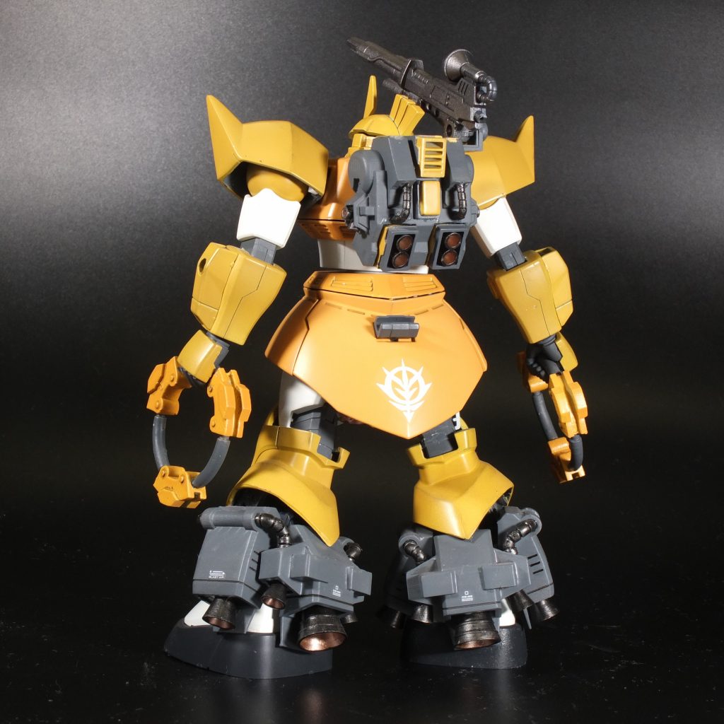 R型の特徴である脚部ブースターは、他の作例を見るとガレージキットを使用しているものが多いのですが、すっごいお高いし(><)、ジーメンス機も作りたいので、３Ｄでデザインを起こして、３Ｄプリンタで出力しましたこれがかなり難しくて、出力をしてはデザインし直しを10回くらい繰り返しました。元の脚部スカートを使うと、イラストデザイン通りになりにくいです。ガレキは、膝から下がすべて置き換えになっているみたいですね少しデザインアレンジして、なんとかまとめました。足フレア内バーニア用のポリキャップに取り付ける形となっています