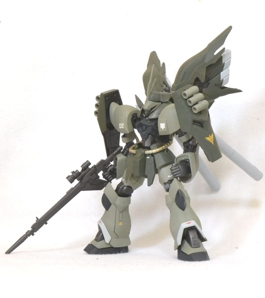 シナンジュとミキシングすれば目的は達成できそうだったのですが、コンテストのテーマであるガンブレ感を意識して胴体と脚はそれぞれファルシアとイフリートを使用しました。結果的に腕とバックパックが大きめの好みのスタイルになりました。