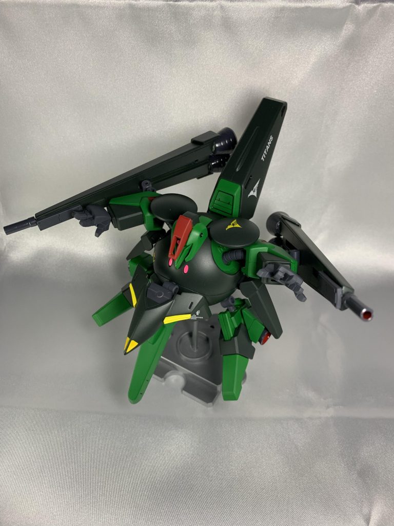 持ち手は塗装もしてあって準備完了。その内ビームサーベルが手に入ったら、写真を更新するかも？です。