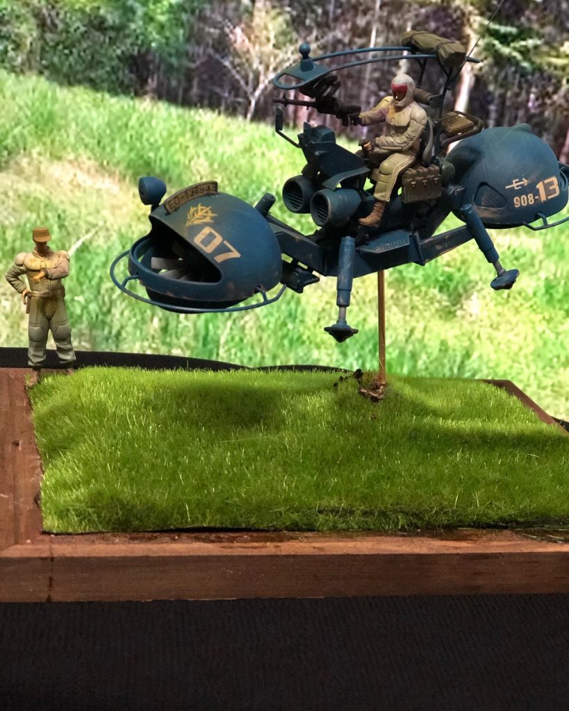 横に時計を見てる兵士を置いたら新兵の訓練的になりました(笑)