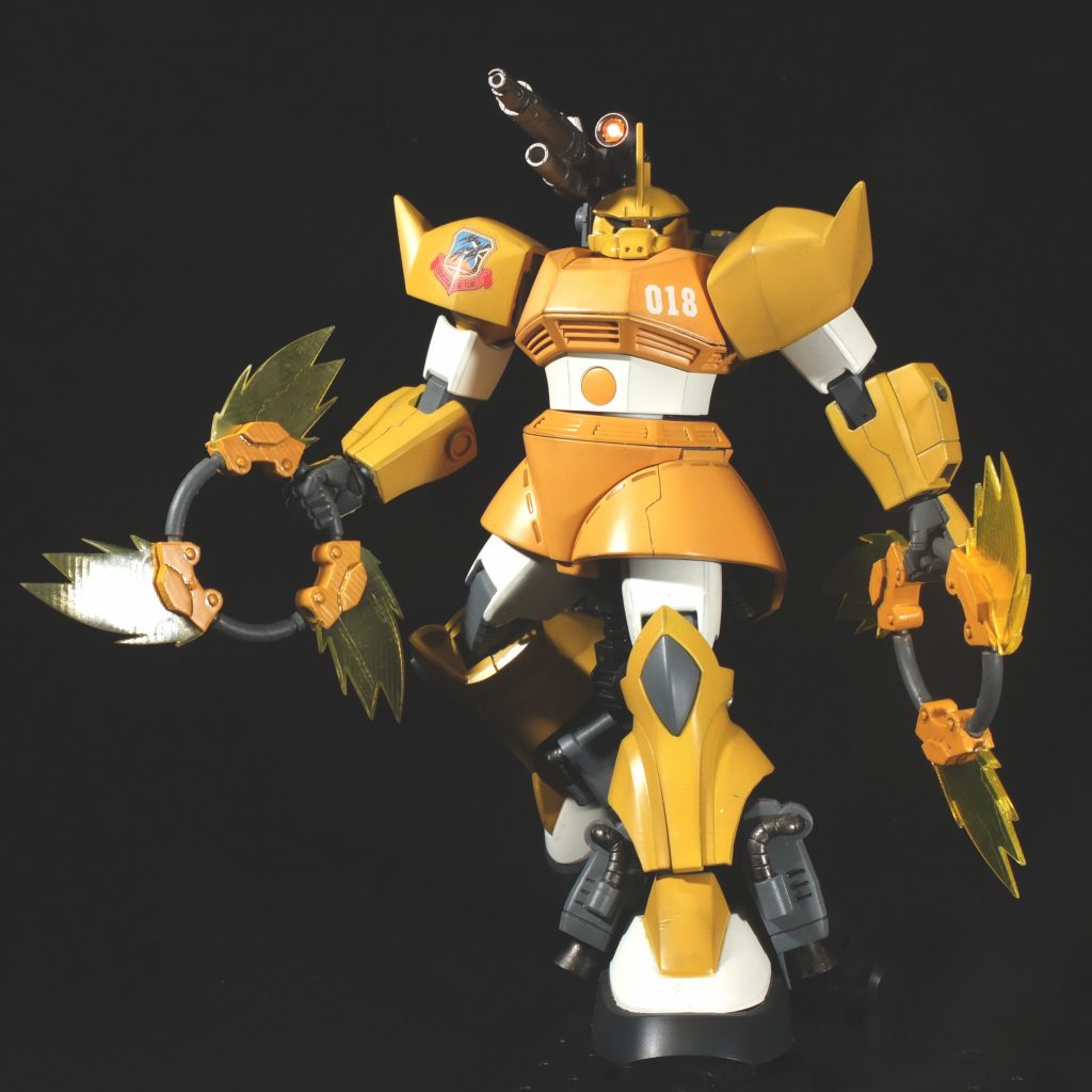 チャクラムのビーム刃を形成。3Dプリンタクリアレジンで打ち出しています。もうちょっとカッコよくしたいけど、細い部分を作ると割れちゃう事が多くて、こんな感じでビームチャクラムって、スラスターもなさそうなのに投擲後に手元に戻ってくる謎兵器ですが、かっこいいからなんでもいいですｗこれが完成した後に知ったのだけど、ビームチャクラムとガーニムのシールドは大河原氏デザインだそうで、なんかアレだな、僕らの年代は大河原デザインをかっこよく感じる遺伝子が後天的に形成されたのだろうか