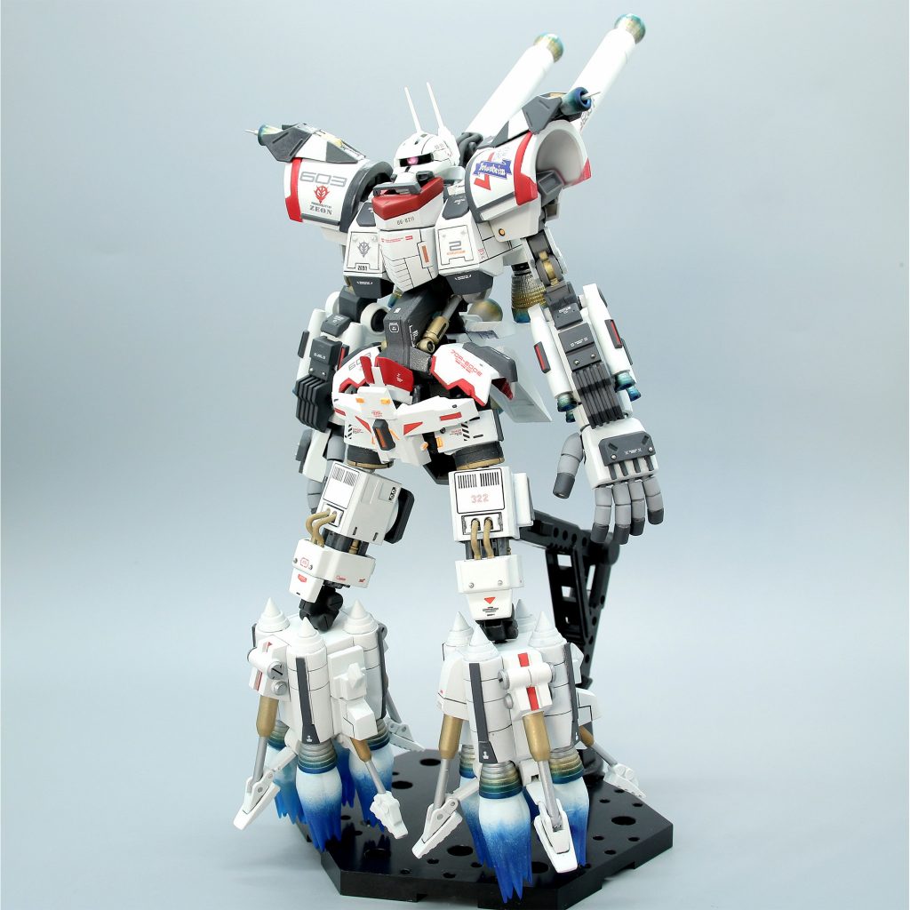 寸足らずなイメージを払拭する様に、手・胴体・脚と殆どの部位を延長した✨、MGと殆ど同じサイズになってしまいました😅