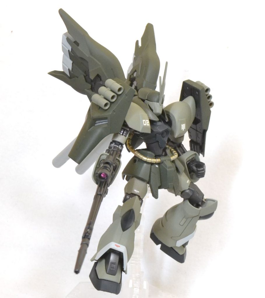 射撃ポーズ。お気に入りのSEED撃ち風。動力パイプを金色に塗るのが、ちょっとアクセ感があってお気に入りです。