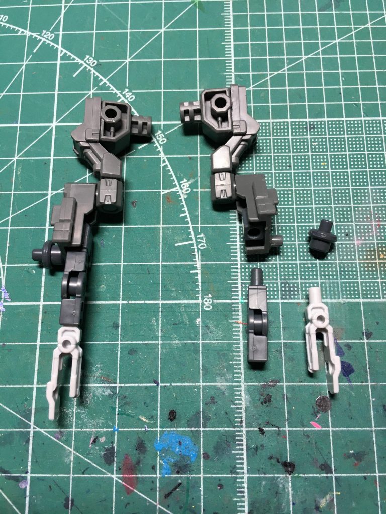 ※2022/1/4 update　追加製作したサブアームは、前述の通りハイゼンスレイ・ラーⅡでジャンク化するガンダムTR-6に対応するジョイントを使用しています。構成としては、ハイゼンスレイⅡのMA形態で使うXB⑳の太いダボを切除、ウーンドウォート・ラーで使うXB⑨、XB⑱、XA④の組み合わせ、ボールデンアームアームズ付属の関節、ガンプラバトルアームアームズの挟み込みハンドを使いました。各ジョイントの関節を用いて肘に当たる部分を深く曲げ、左右のロールも可能なので、柔軟に動かせます。　コアパーツの塗装はMr.カラースプレーのニュートラルグレーを主体に、各部をガンダムマーカーのグレーとメカグレーで塗り分けています。　それ以外の部分は再掲しておきます。緑＝ガンダムマーカー　ガンダムアイグリーン赤＝同レッド黄＝同イエロー金＝同ゴールド青＝同ブルー　プリムローズ(実戦配備カラー)の投稿時に「フルドドⅡはまだやりたいことがあるので、それが終わり次第改めてフルドドⅡ単独で投稿します」という旨書いてましたが、ようやく完成出来て良かった～。 