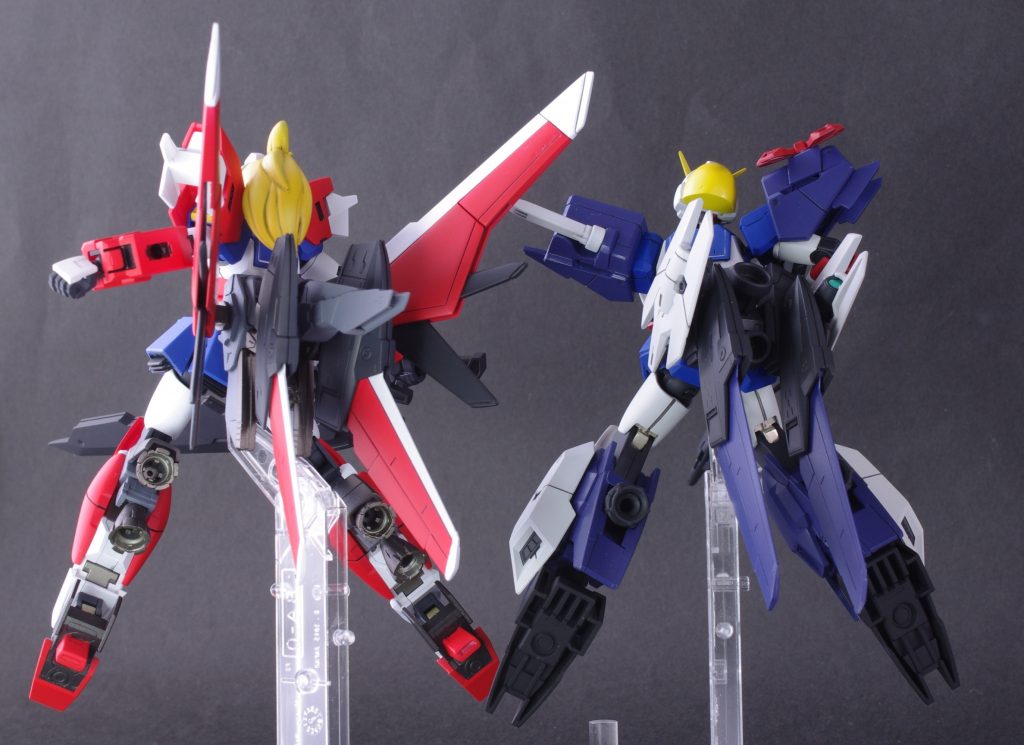 ユーラヴェンノーベルは水性塗料で塗装。サフはクレオスさんの水性サフ。乾燥後はサラっとしていていい感じ。関節部などの黒グレーはサフ吹きっぱなしです。関節のゴールドはタミヤさんのチタンゴールド（水性）青は新水性カラー（ガンダムカラー）、他は旧水性カラーです。