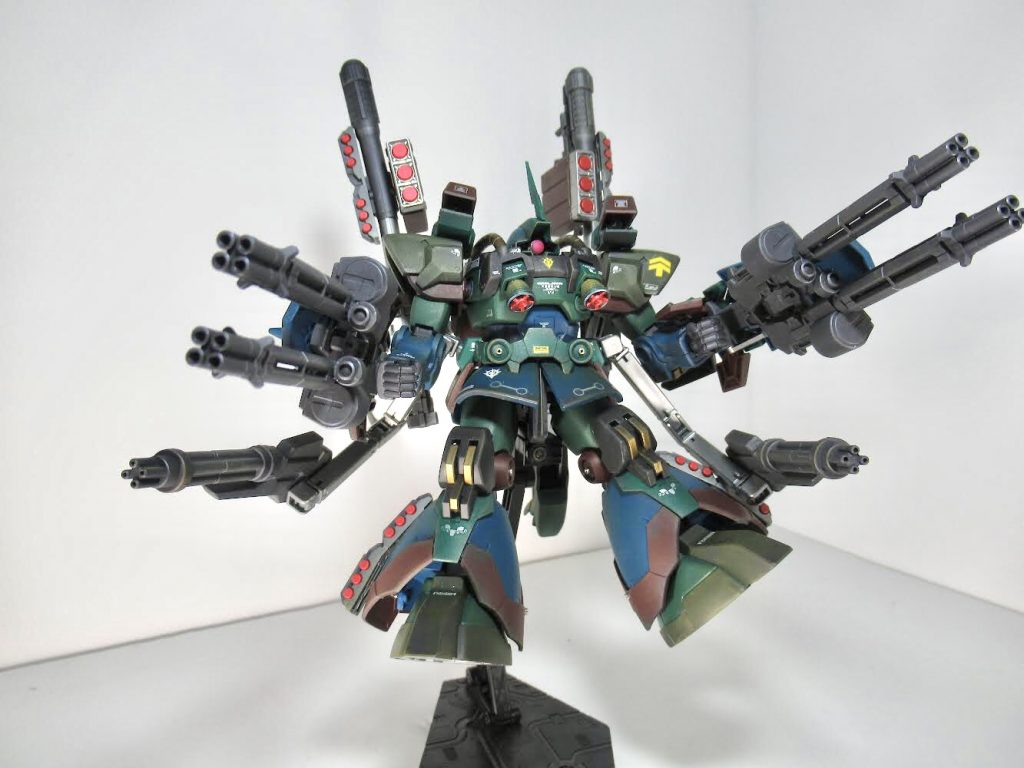 サイドチェストにガトリングを追加。2機のガトリングは360度に展開可能。全方向に攻撃可能。