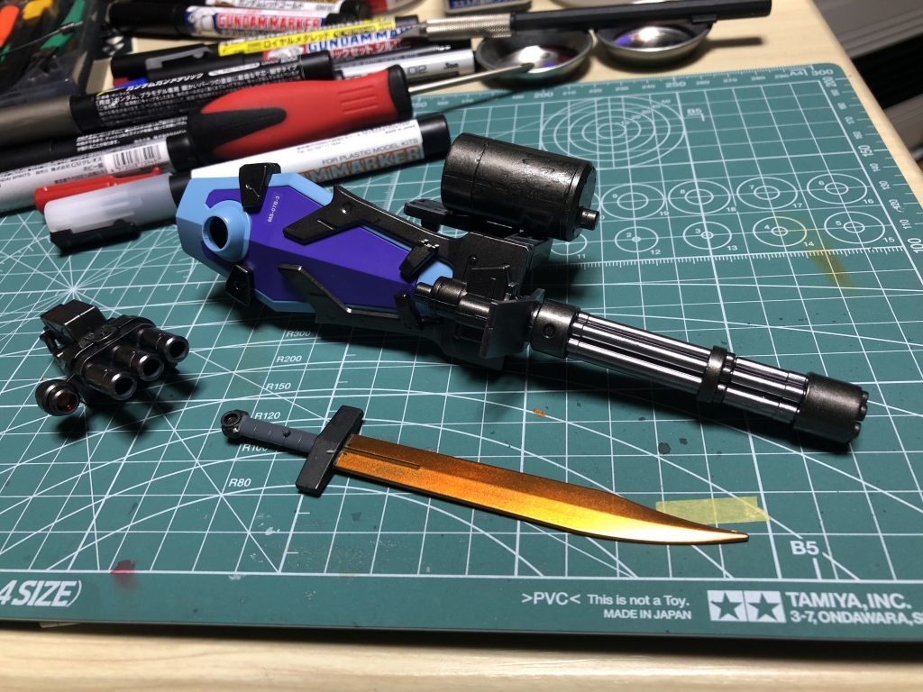 武装も気合が入った作りなので、しっかり塗り分け。