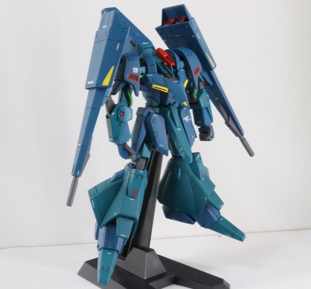 プロポーションを若干変更しました。肩と本体接続部を1mm,上腕部を2mm それぞれ短縮しています。また腰部フロントアーマー(フンドシ部分)を縦方向に3mmほど短縮しました。