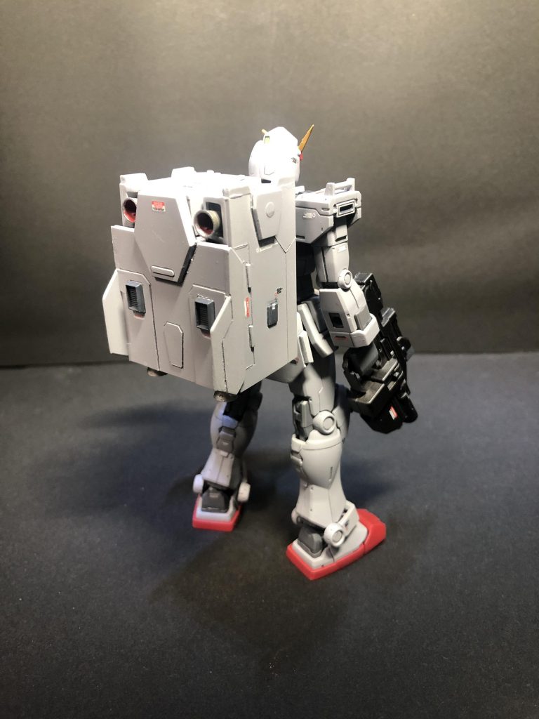 背面です。基本的にはプラ板制作。コンテナ他にリアスカートも陸戦型風に変えてあります。