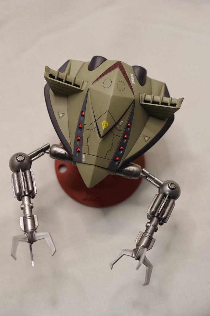 本体はオリーブドラブ＋ホワイト、色の濃い部分はシーブルーで塗装しました。