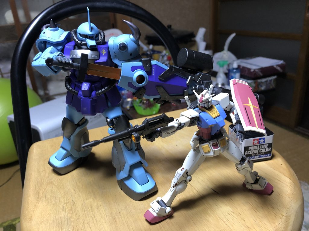 1/144ガンダムとの比較。なんというか、スケール感の違いでここまで存在感に差が出るものなんですね…