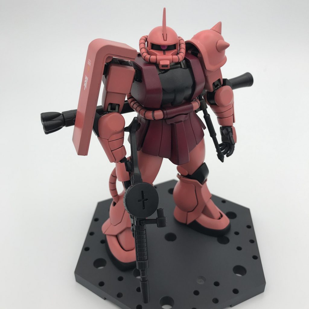 こっちのモノアイはクリアを埋め込んで面イチに加工してから蛍光ピンクで塗装