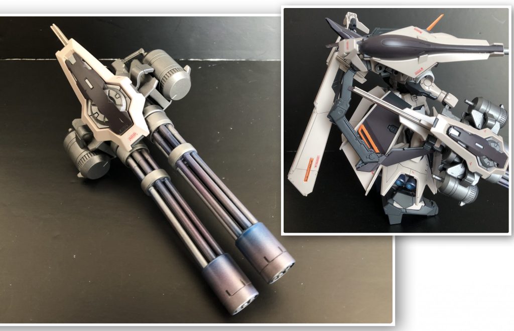 超重量のガトリングガンを扱うためにバックパックから伸びるアームの補助が必要という設定。