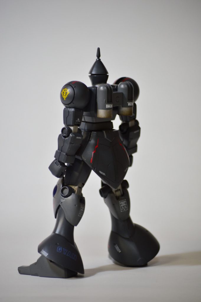 本体グレーは三色使用。モジュレーションを意識して塗り分けてみました。全体に軽くウェザリングかけてます。