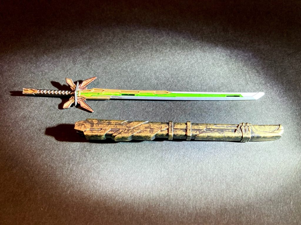 【第六天魔王剣】天下随一の刀匠・関のマゴハチが鍛えし最上大業物。曹操ウイングガンダムの倚聖剣とは対を成す兄弟剣にあたる。持ち主の信長エピオンは本刀の霊力の影響で波旬の装を顕現させる。