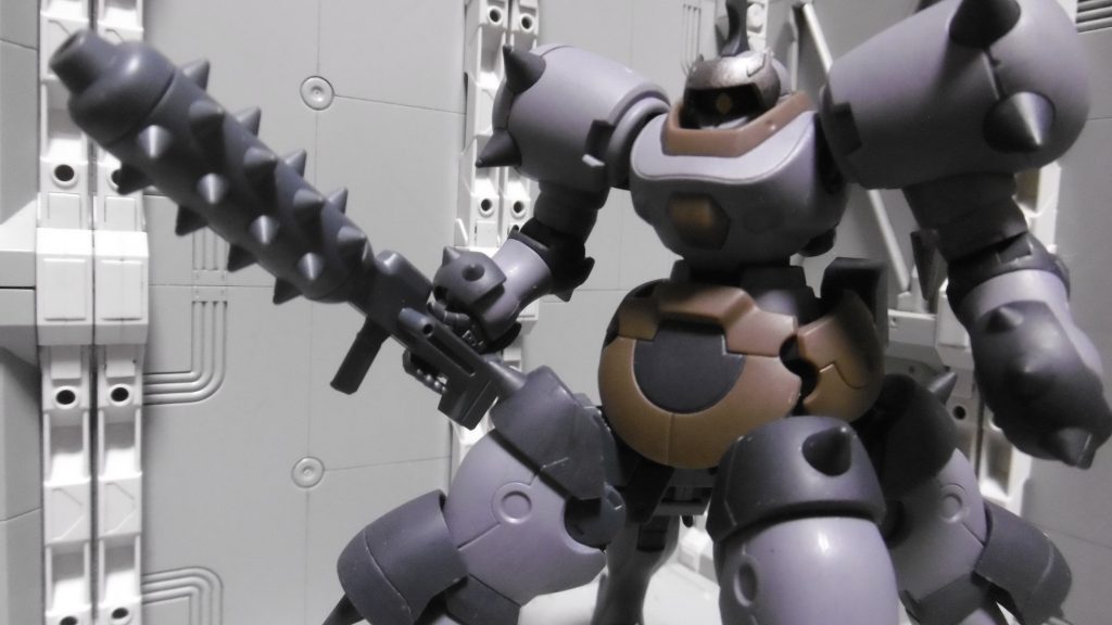 モノアイは半月から菱形に変更。こっちも金色の瞳。やる事は変わらず、ひたすらヒャッハーするだけ。