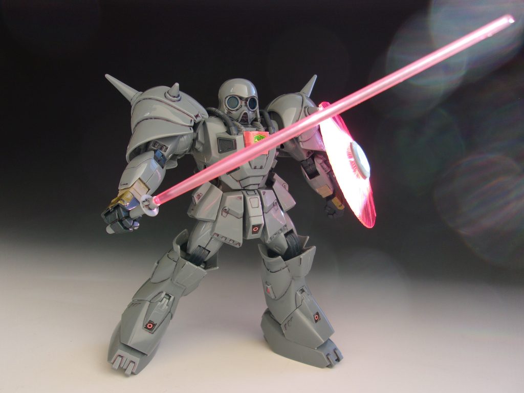 ビームサーベルは改造してMGガンダムの刃を借りています。