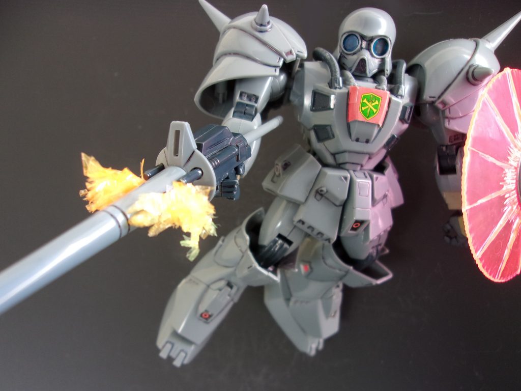 サランラップでマシンガンのマズルフラッシュを再現。