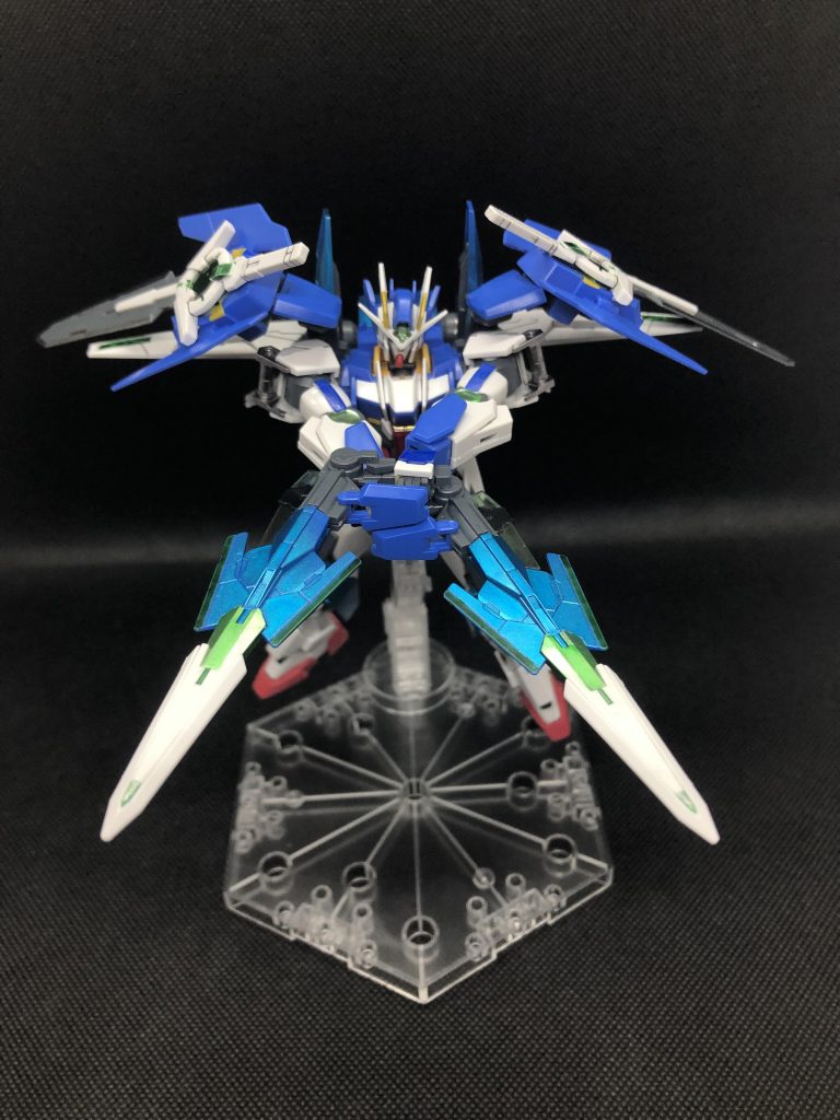 近接戦闘主体なので剣ばっかりが目立ちますが、一応銃剣とのことなので射撃ポーズも。