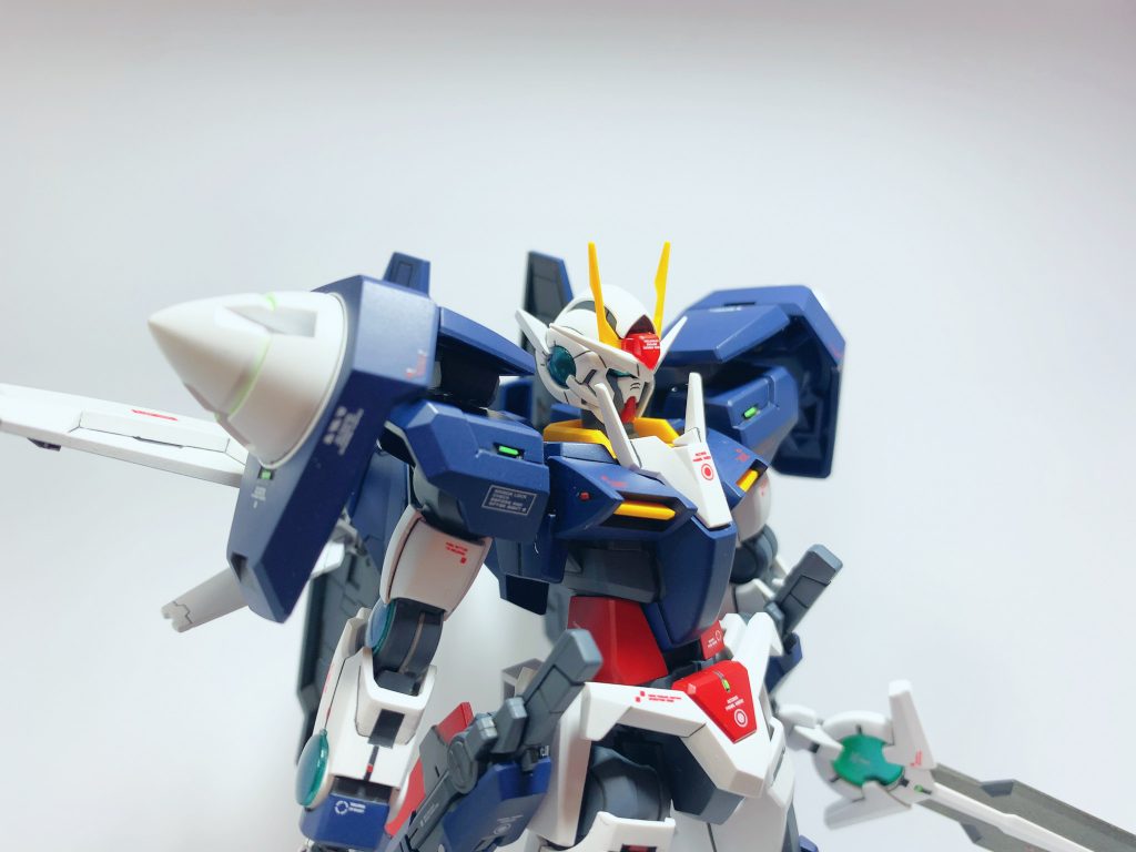 顔パーツはHGの顔が好きでは無かったのでRGの顔パーツとミキシングしました。