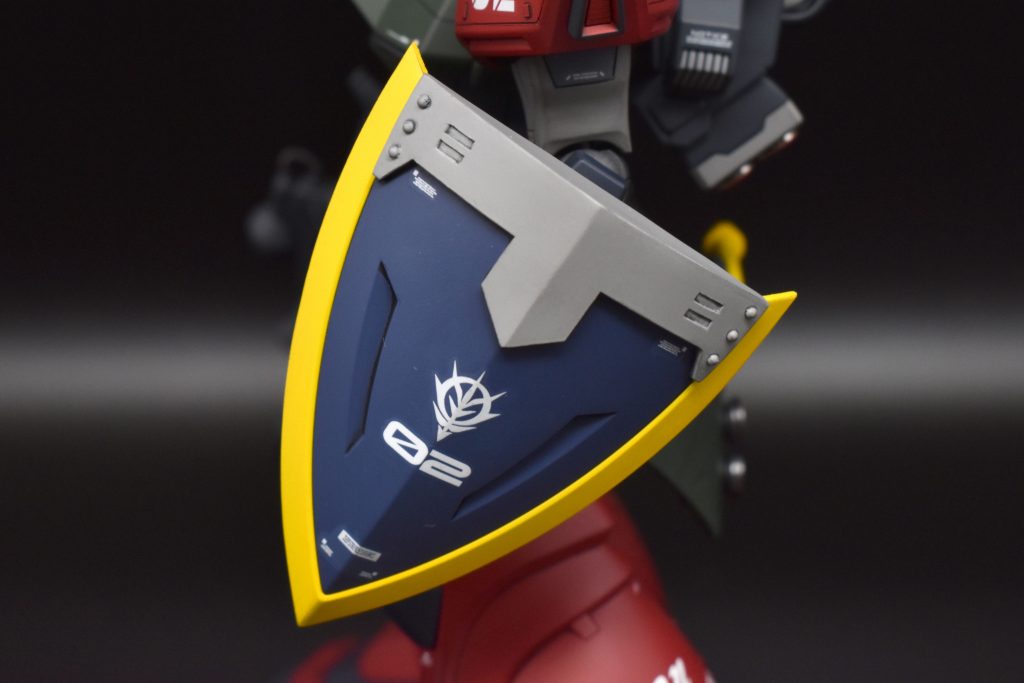 ハーフシールドプラ板、ディティールアップパーツを使用してゲルググＧ型の形状にしています。