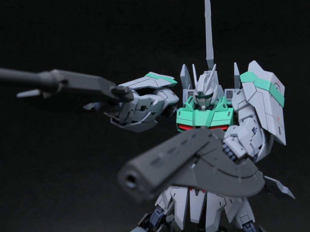 武装はノーザンポッド付属のピストル2丁のみ。通常時はサイドアーマーになってます。