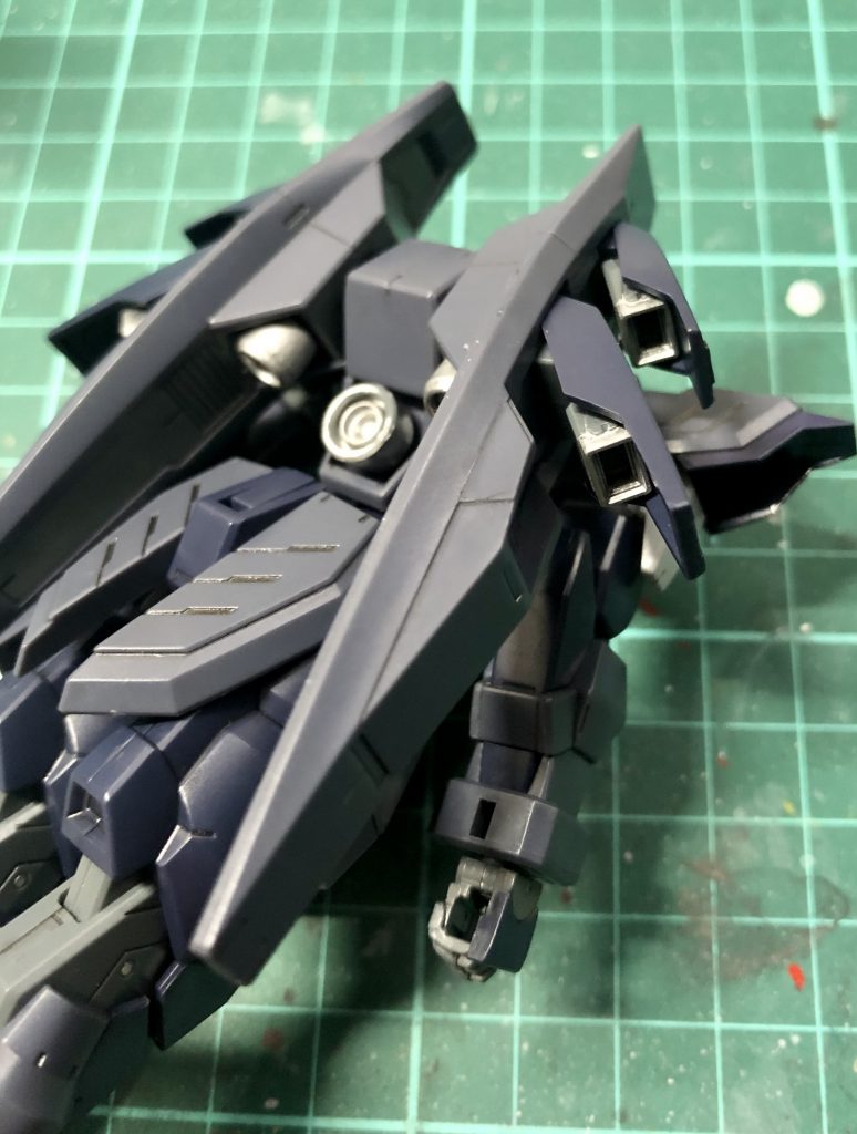 個人的に1番のお気に入りポイントであるバックパックのスラスター開閉ギミック各バーニアノズルはガイアノーツさんのシルバーで塗装