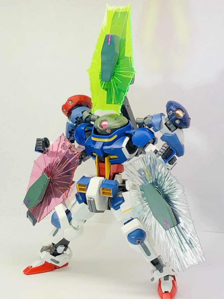 やっぱりトリニティゆえに３つのモード。普通の盾　ノーマルモードヘッドと組み合わせて　シールドビットモードたぶんコロニーレーザーも防げる　トリニティバリアーモード