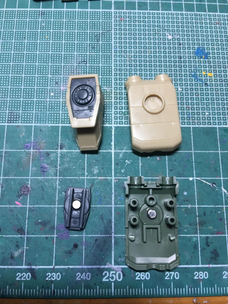 磁石を仕込んだはいいけれど、プラの厚みに阻まれて磁力が弱まりあまり意味がなかったかも…