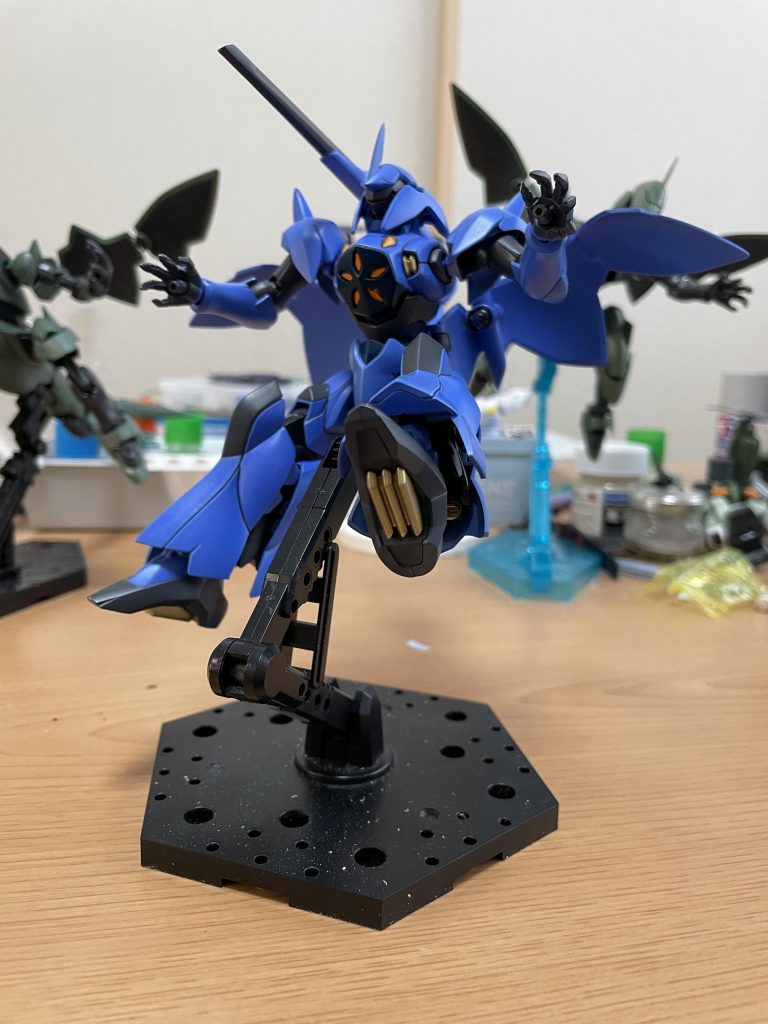 『ふははは!ガンダムめやってくれる!!だが、こうでなくては面白くない。よし、あらかたの敵は排除した、補給艦隊の護衛は貴様らに任せる、私が殿を務めておく行けっ!』部下に指示を出すとアレクスとモンシアに向き直る。『あのビームは厄介だな…防御でだいぶエネルギーを消費してしまったな…だが、負けん!さぁ、ゼハーナ様を退けた力、私が試してやろう。』ノリスの駆るバクトがアレクスとモンシアに襲いかかった。つづく