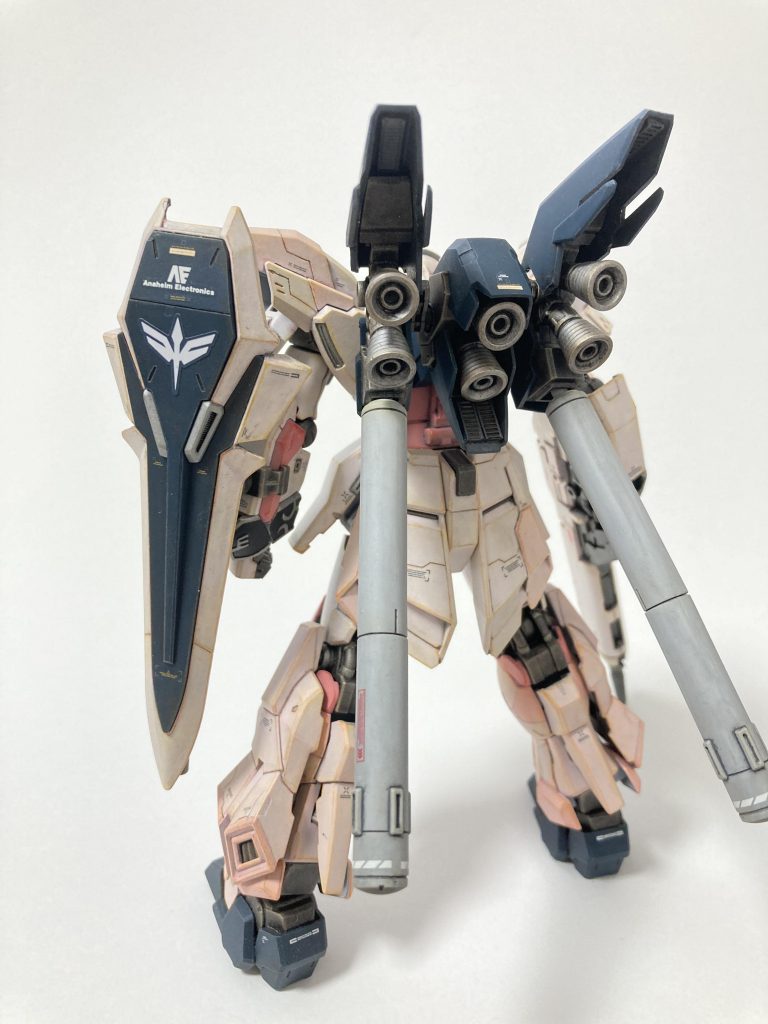 パーツが多く筆で塗るのは心が削られます。