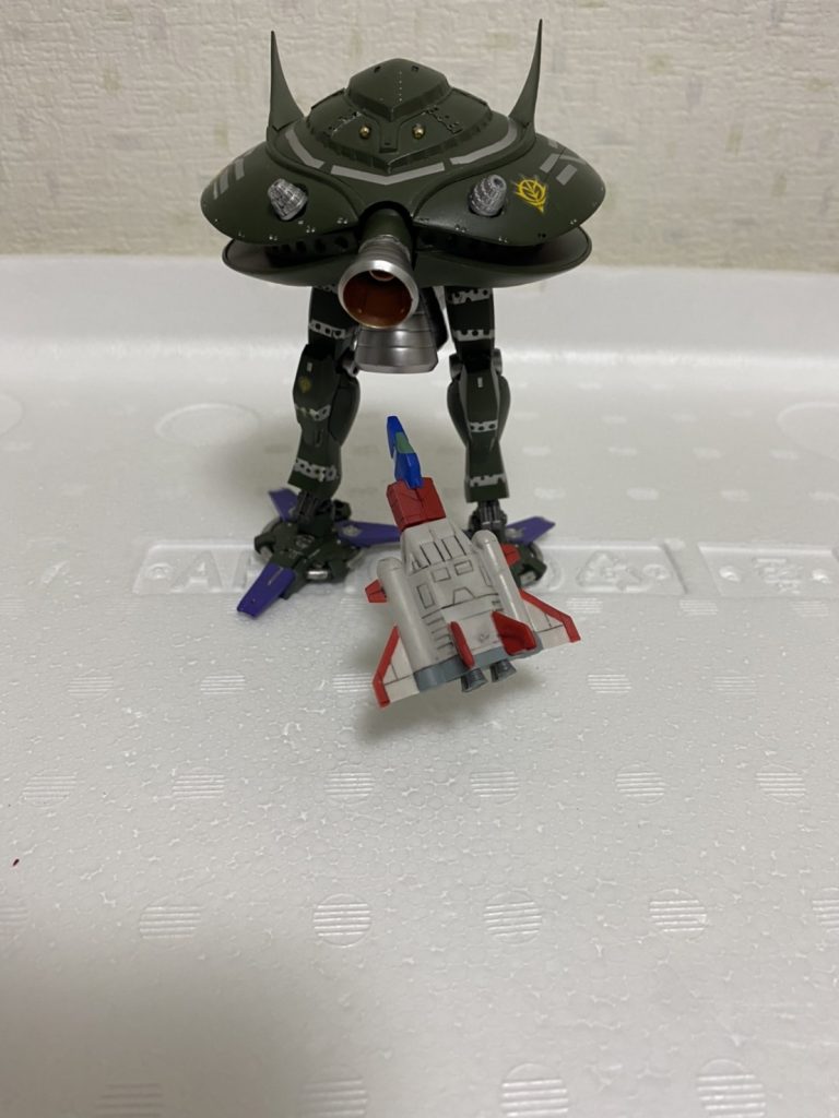 小学生の時…欲しかったビグザムが今やっと造れて楽しかったです…つくってみて…飛ぶぞッて感じ~です…(^_^ゞ♪愛しいひとよ~ッ