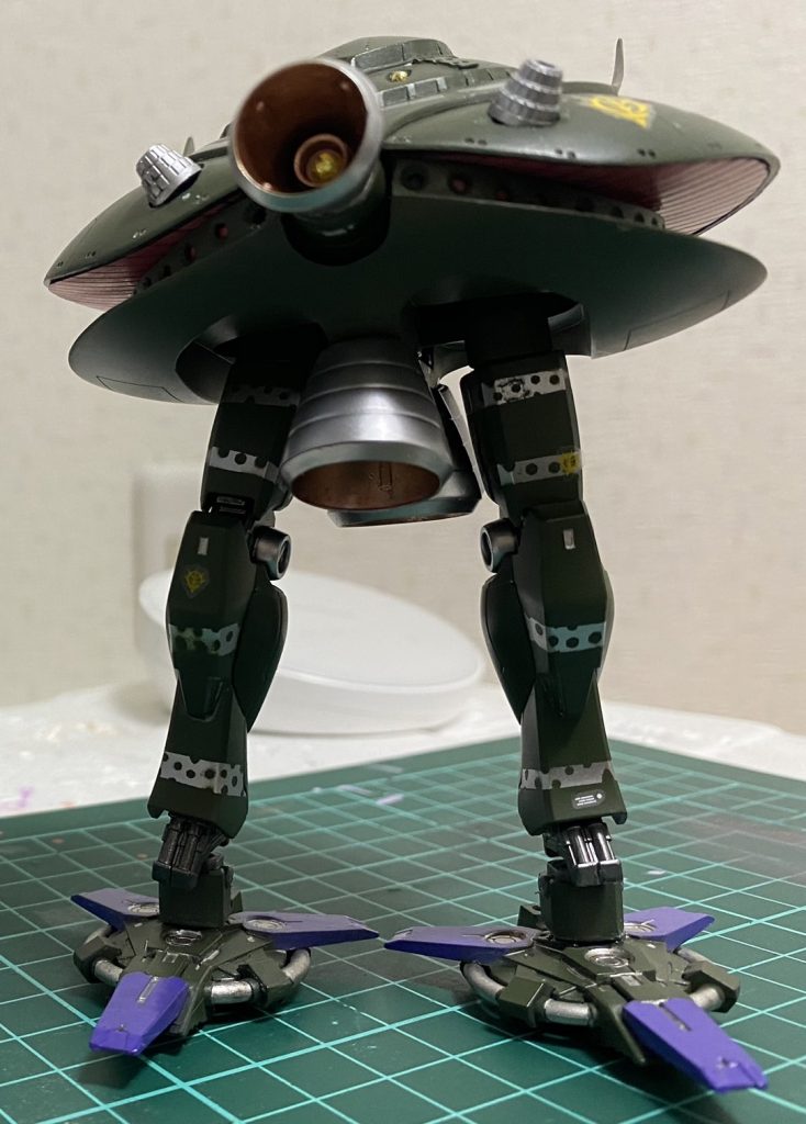 脚オール交換してみました…!足首までは…HGガンダムの足に交換し、足首から下は、30MMのシールドを使いました…