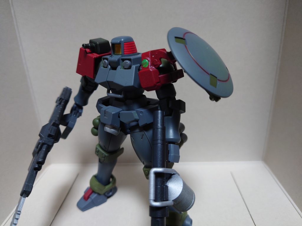 配色が旧ザクっぽくなったので左肩はリーオ肩パーツで工作してザクイメージを拭う悪あがきしてますwポージングは基本苦手なのですみませんm(_ _)m