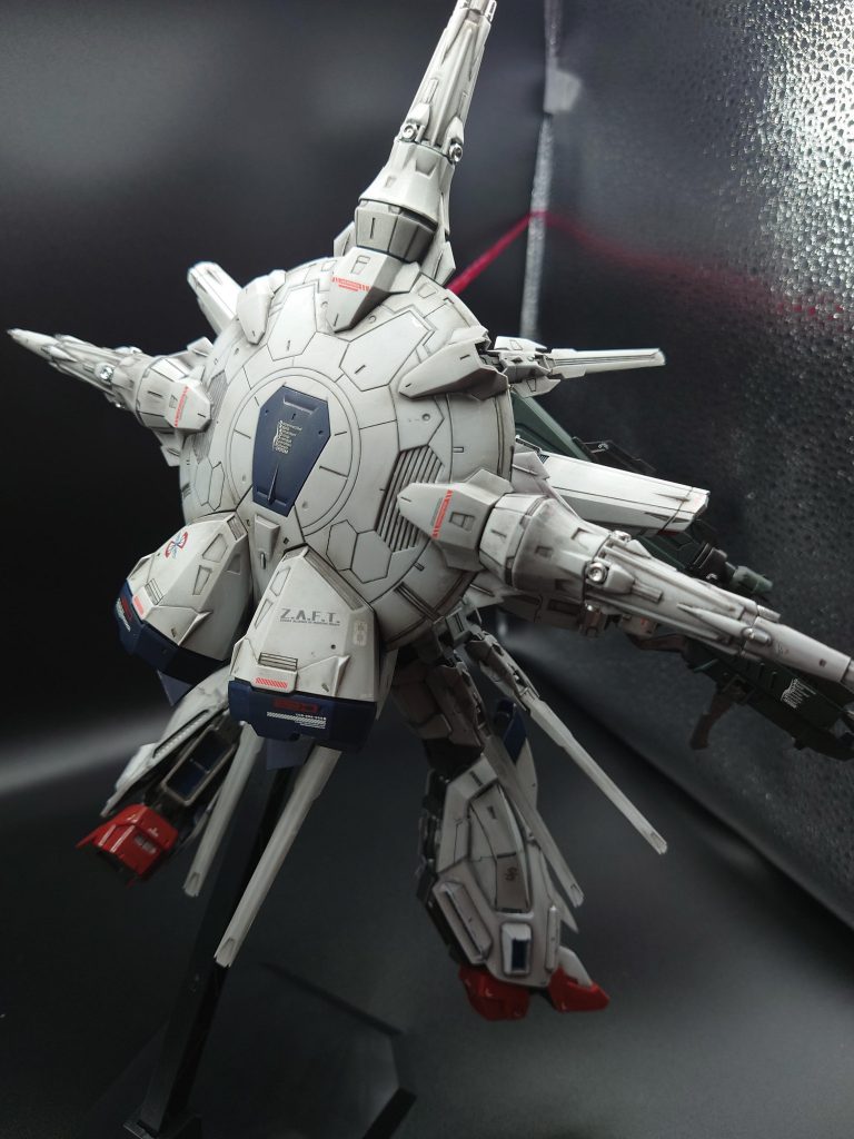 バックパック？がかっこよくて特徴的だったのでスジボリを追加して仕上げてみました。