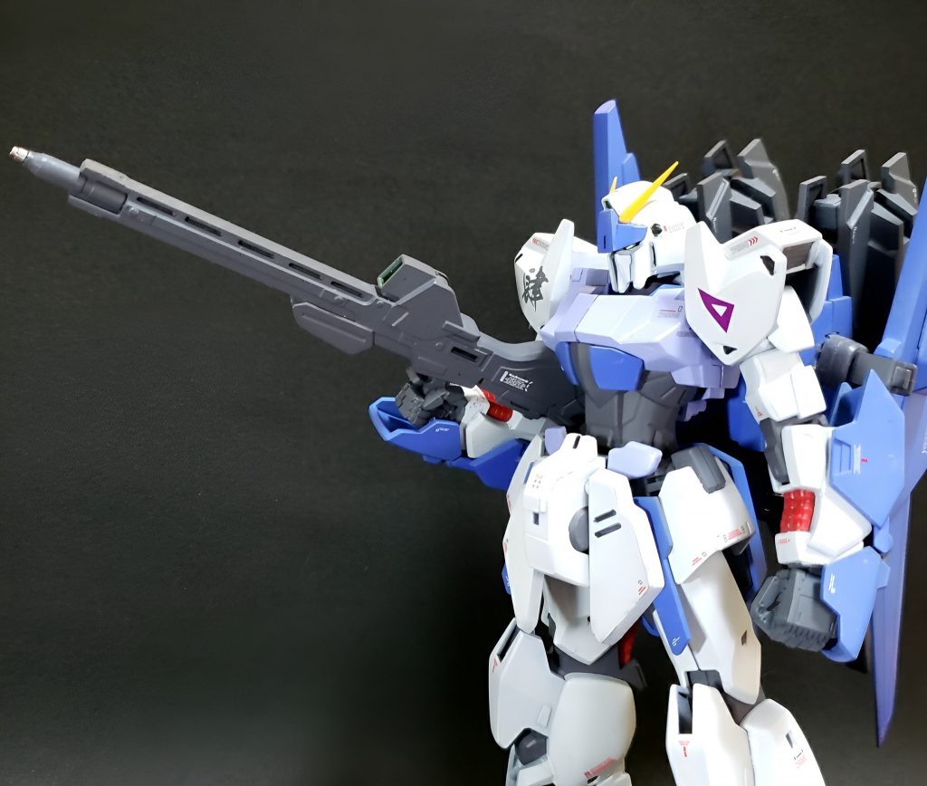 武装ビルドセパレートランチャー(ライフルモード)砲身の先を切り取って細く短くしています。連射の効く細いビームライフルのイメージ。セパレートの名前をつけているのは後述で…