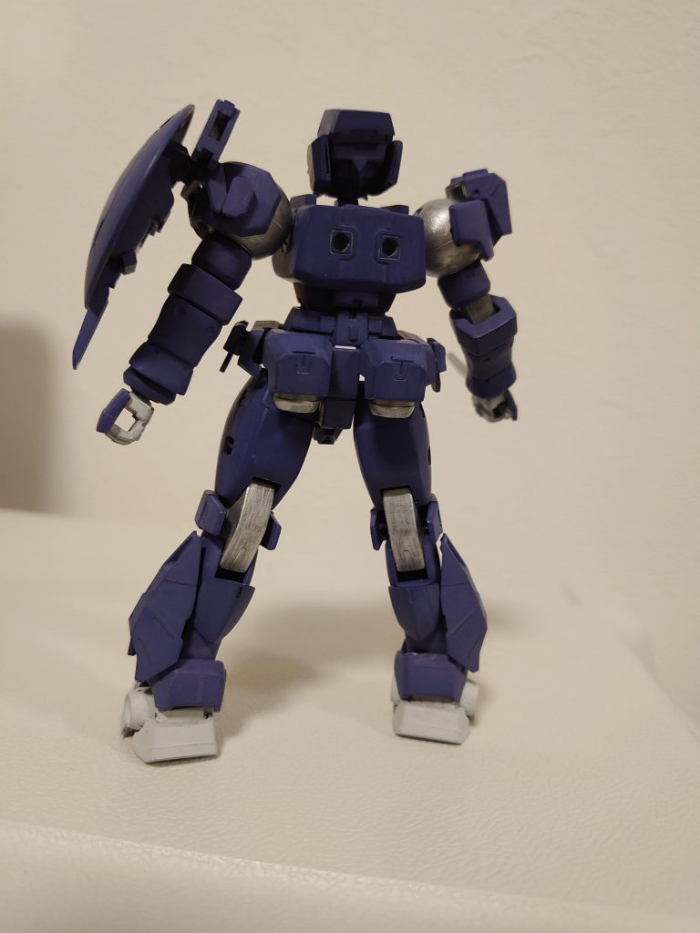 背部のショット 塗装は装甲は全てアクリジョンベースカラーの混合関節はマッキーのシルバーです墨入れはガンマカと水性ペンでうすーーくしてます