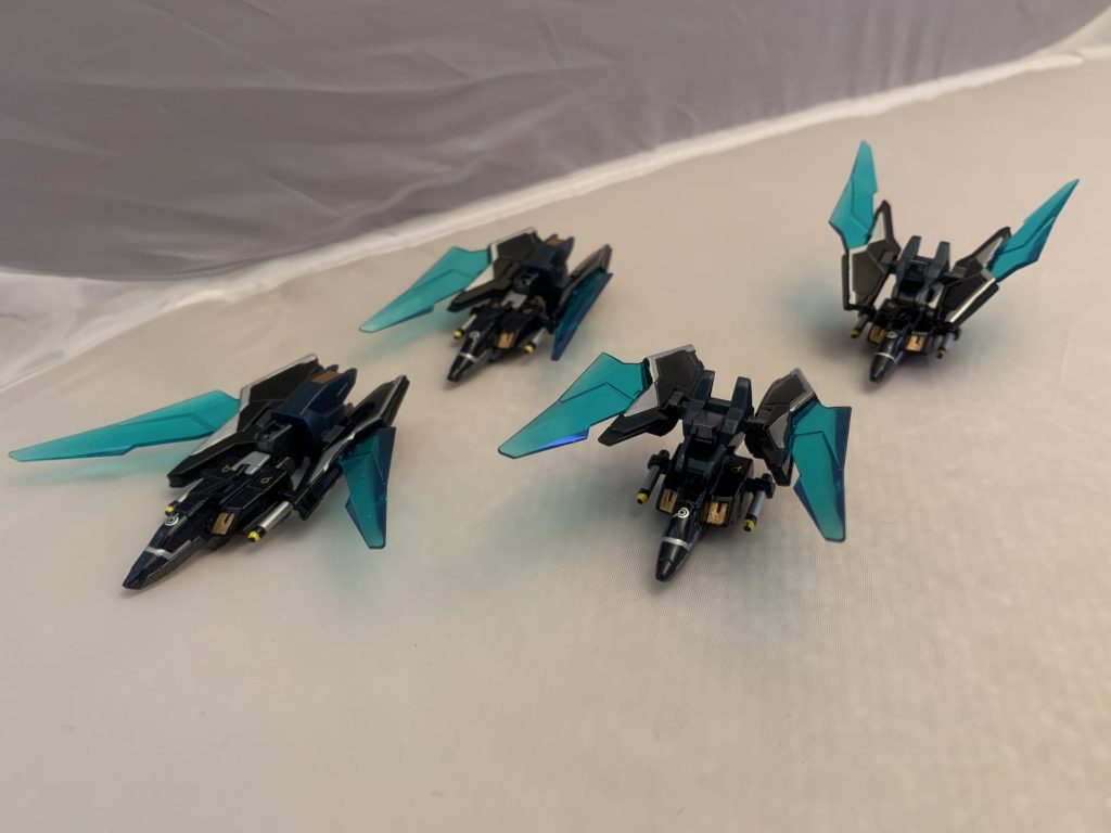 コアブースターです！モードが4種類あります！（画像）左から・「フライトモード」「発進待機モード」「ドッキングモード」「格納モード」※MSと組み合わせられるギミックがあります！