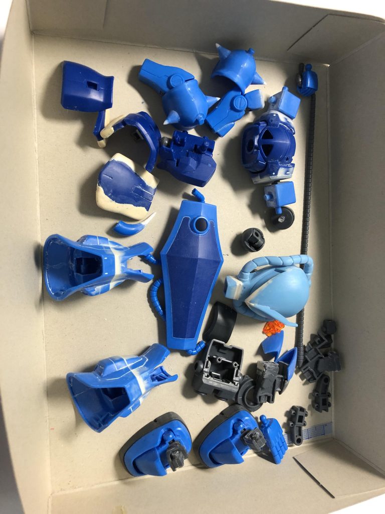 各部カット、パテ盛り、バランス調整とディテールアップ。