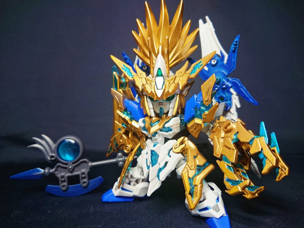 2022年の1作目は龍尊劉備になりました。龍尊劉備のデザインからペルフェクティビリティ化は見られますが、派手目で大幅なアレンジを多く目にしたため、余計なパーツは付けず正統的なデザインでアレンジしました。