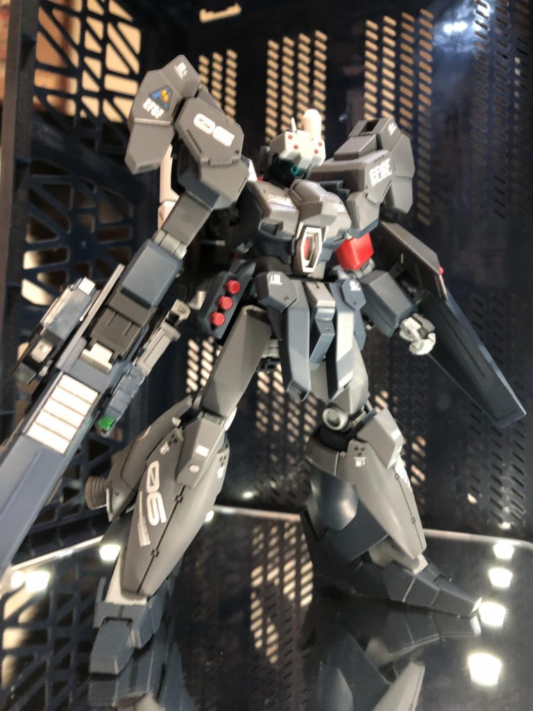 ブラストマスターをベースにジェガンたちの余り物とその他のパーツを貼り合せて作成しました。