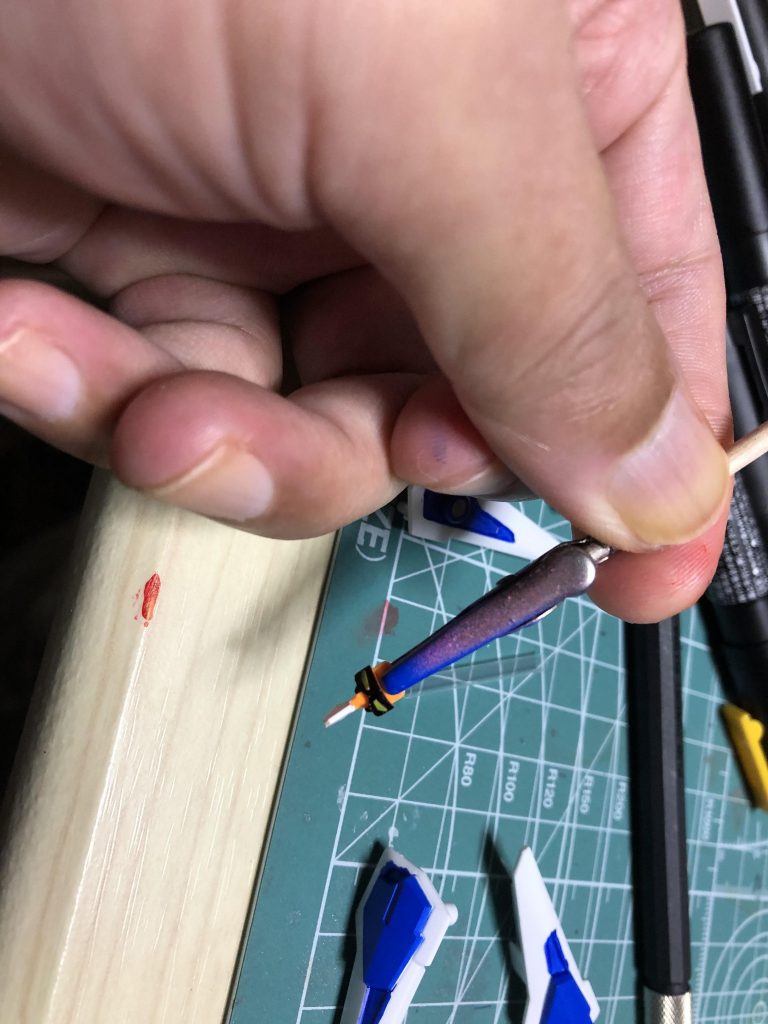 ツインアイとGNドライブは蛍光塗料を使ってます。