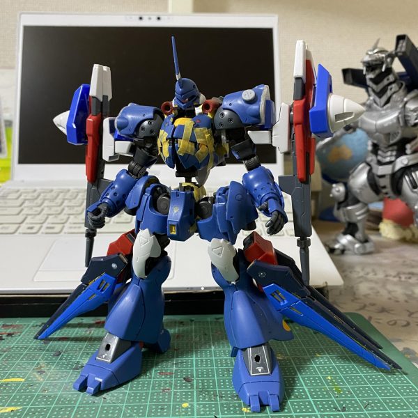 あけましておめでとうございます。蒼井結目です。コツコツとガンダムフレーム化を進めていたアナザーケンプファーがだいぶ形になりました。いよいよ塗装ですが現在人差し指を負傷しているためもう少しかかりそうです。一月中には完成させたいですね。（1枚目）