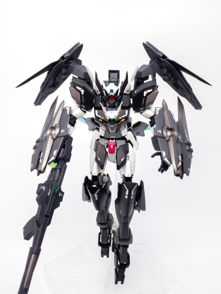 武装構成はアストレア フィンスターニスをオマージュしています。