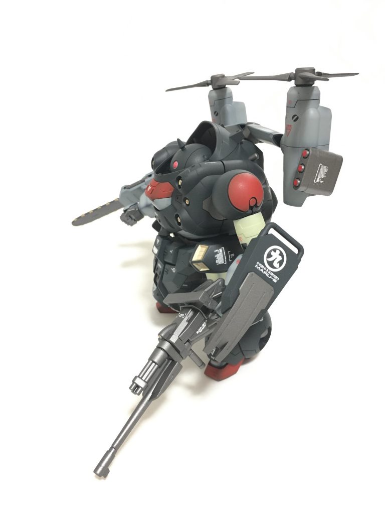 サイドビュー。シールドには気に入っている漢字デカールを貼り付けています。