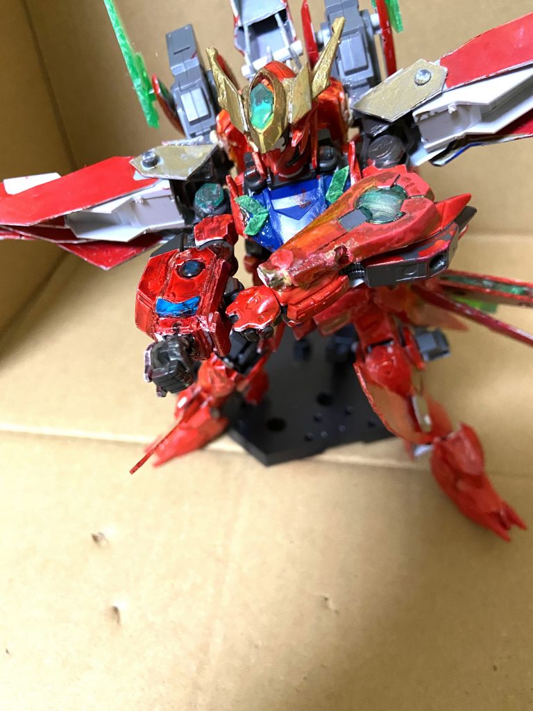 そして本機最大の特徴はこの特殊な腕、この腕にはグリップが取り付けてあり必殺技発動時にその性能が発揮される、まずは腕のグリップを引く。