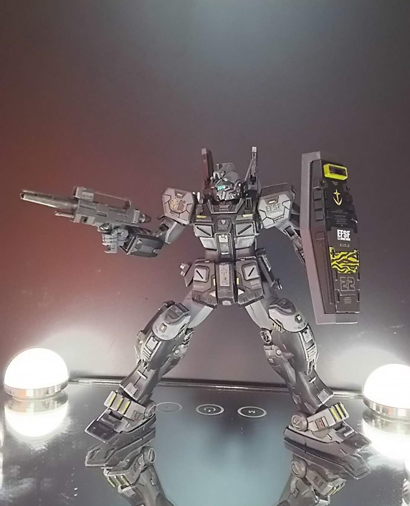 肩腰の装備をパージするとジムっぽくなりますね。