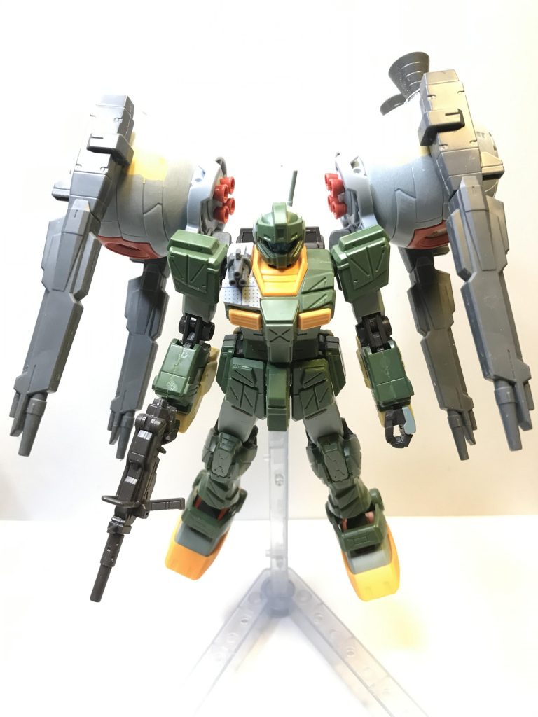 ジムが無改造にならないように肩にマシンガンを片方だけ装備してアシンメトリーに、シールドを装備しない変わりに追加装甲をボールのキャノンはすーぱーふみなのキャノンとのニコイチです