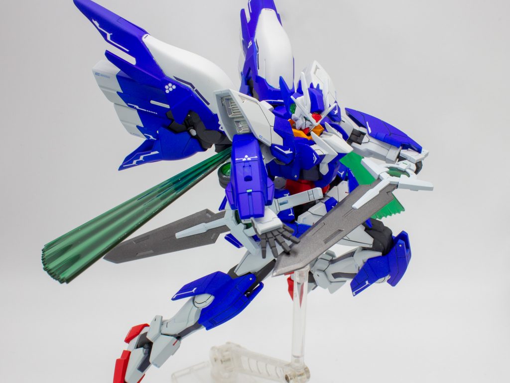 マントは友人と会話中に思い付きで付けたんですが、肩周りの空間の隙間を埋めてくれるので良かったです。◾️塗装レシピ青:青サフ→ガイア ウルトラマリンブルー白:メカサフライト→NAZCA ニュートラルホワイト赤:赤サフ→エヴァレッド黄:赤サフ→橙黄色剣はグレーサフ→スターブライトアイアン関節はメカサフヘヴィを使用しています。