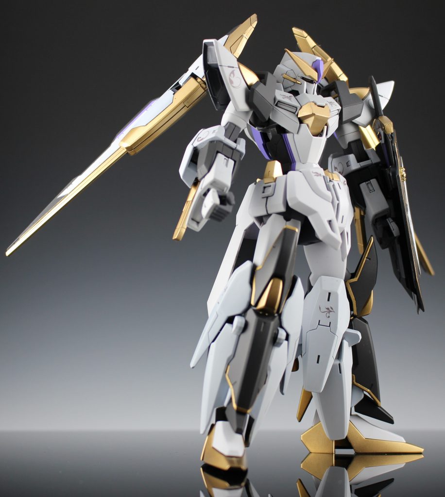 本来クリアパーツである胸部のレンズ部分をプラ板にて形状変更しました